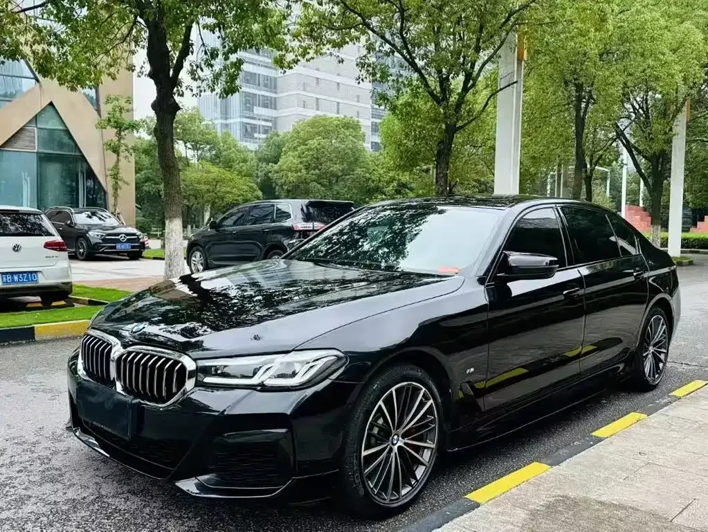 BMW 5 Series — фото 1