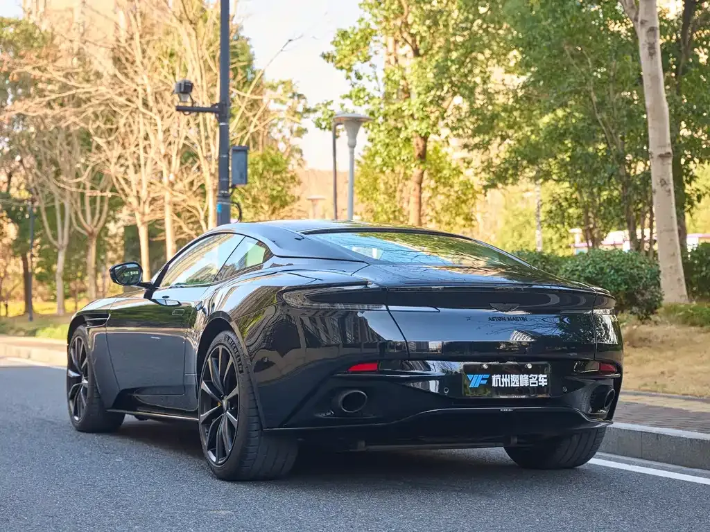 Aston Martin DB11 — фото 5