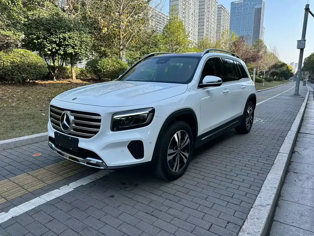 Mercedes-Benz GLB — фото 1