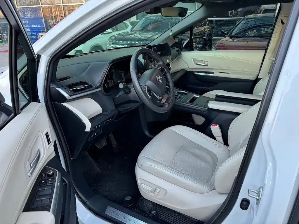 Toyota Granvia 2025 из CN, фото 5