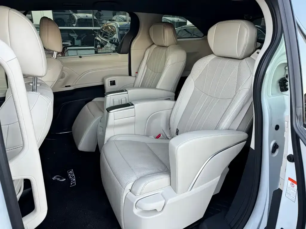 Toyota Granvia 2025 из CN, фото 6