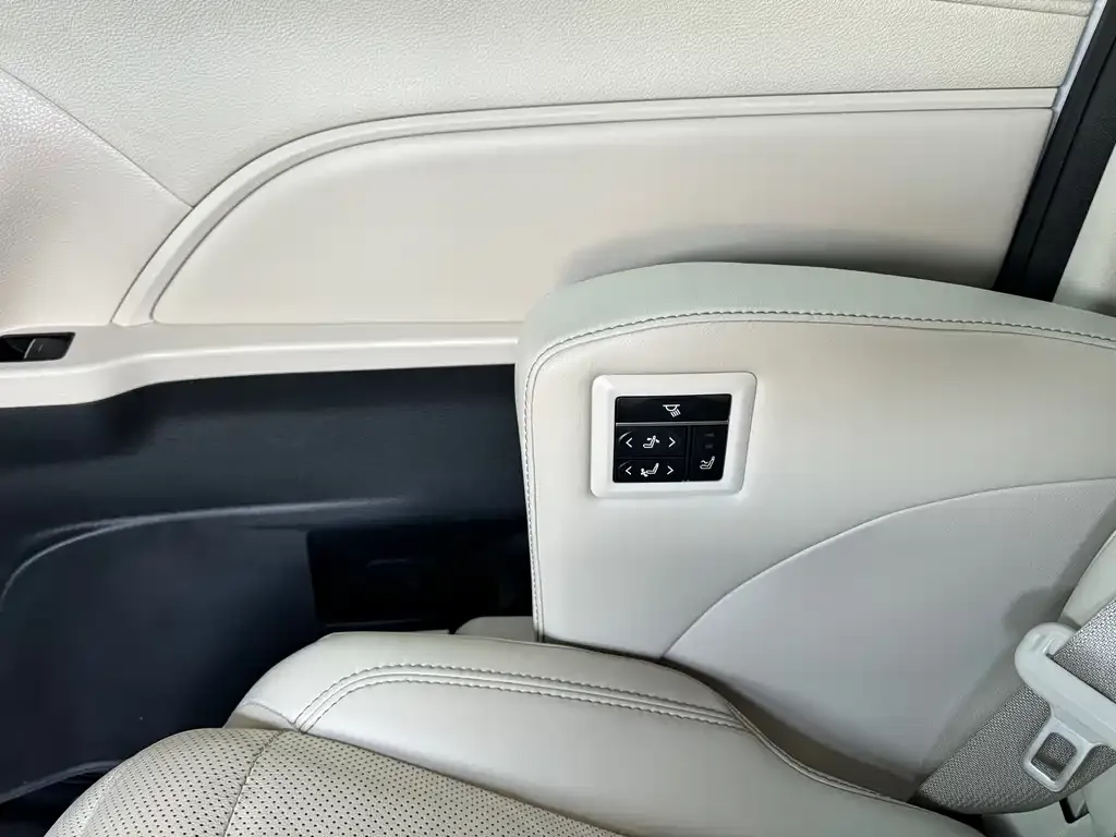 Toyota Granvia 2025 из CN, фото 9