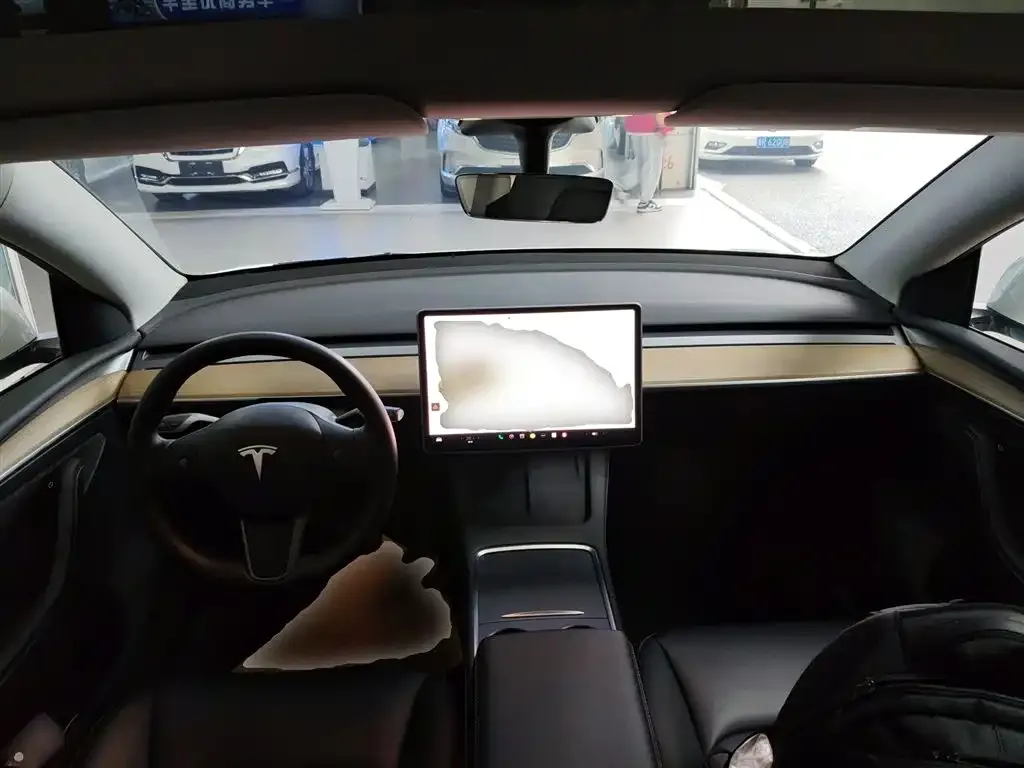 Tesla Model Y — фото 7