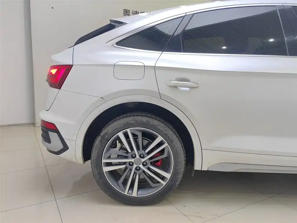 Audi Q5L Sportback 2023 из CN, фото 5