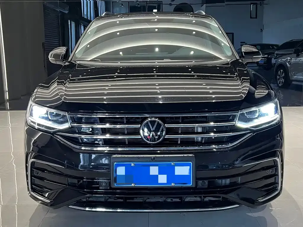 Volkswagen Tiguan L — фото 8