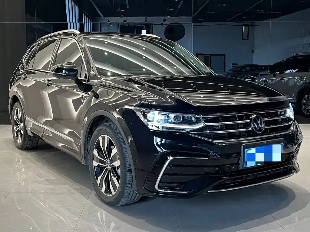 Volkswagen Tiguan L — фото 2