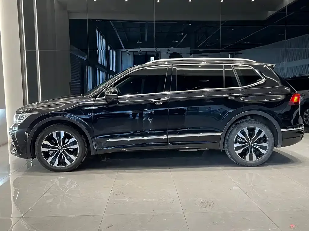 Volkswagen Tiguan L — фото 7