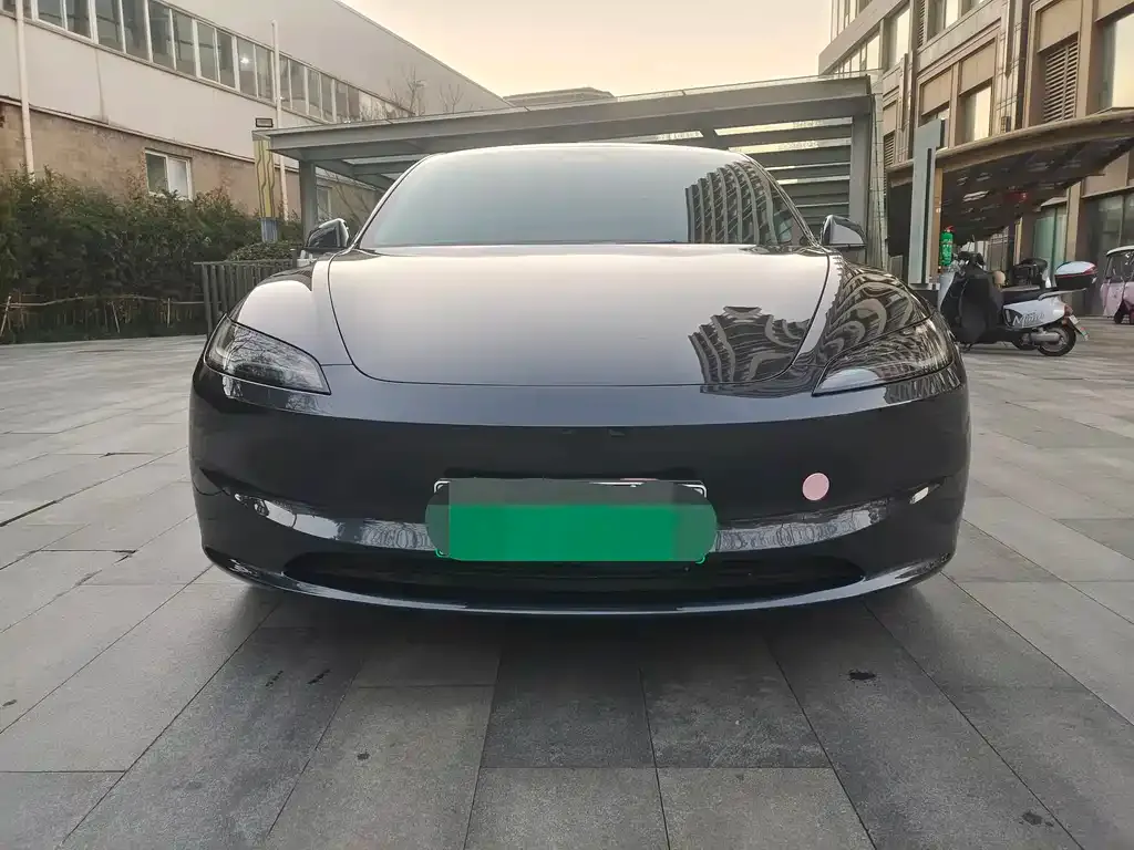 Tesla Model 3 — фото 10