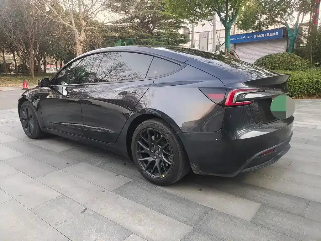 Tesla Model 3 — фото 7