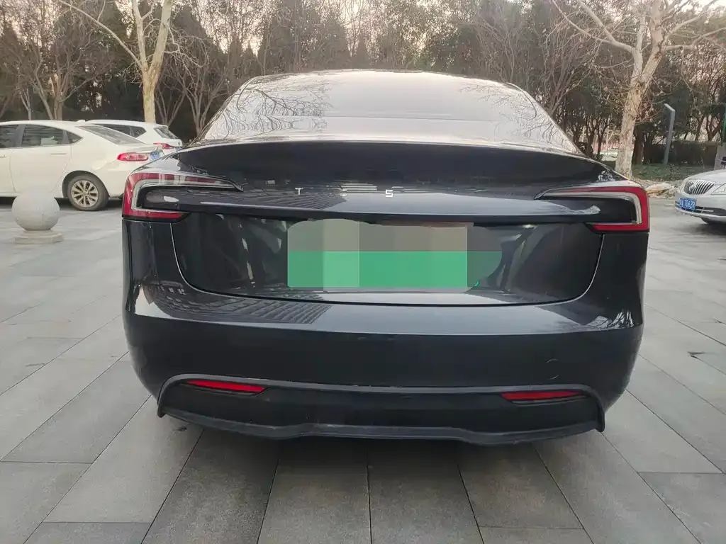 Tesla Model 3 — фото 3