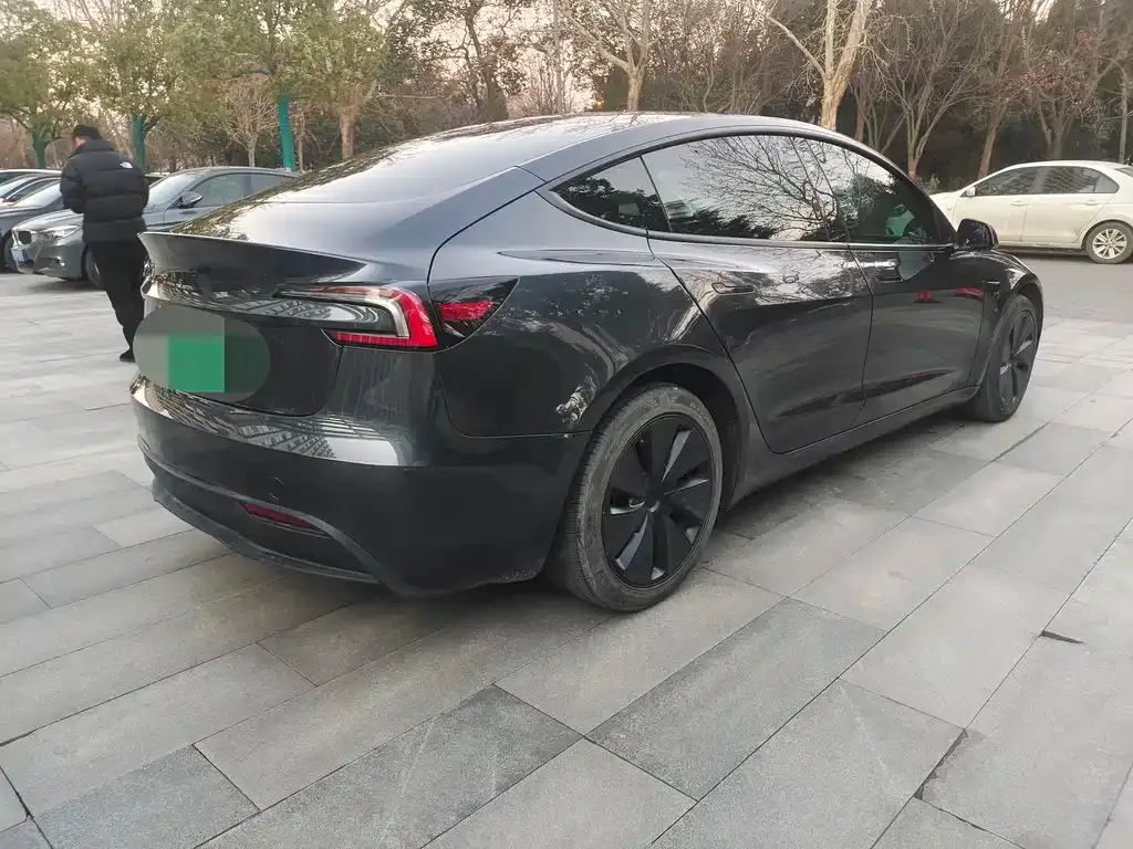 Tesla Model 3 — фото 5