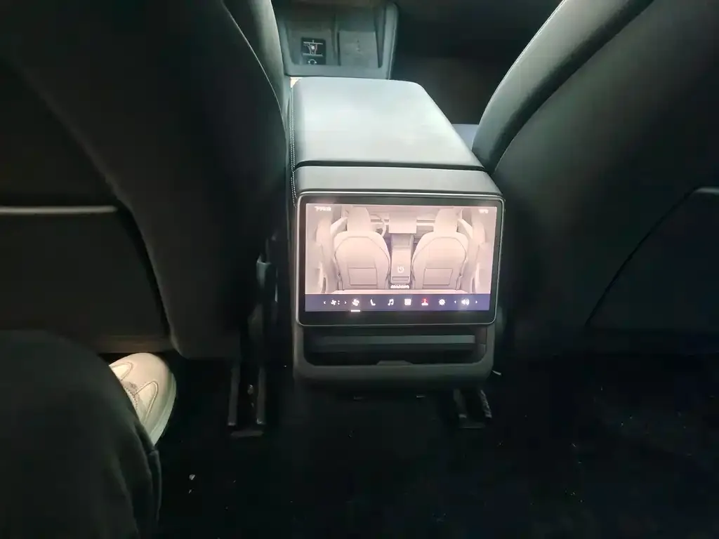 Tesla Model 3 — фото 4