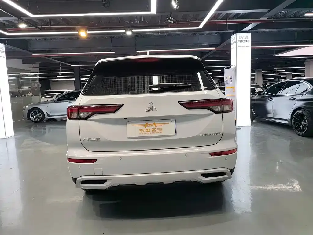 Mitsubishi Outlander 2023 из CN, фото 5