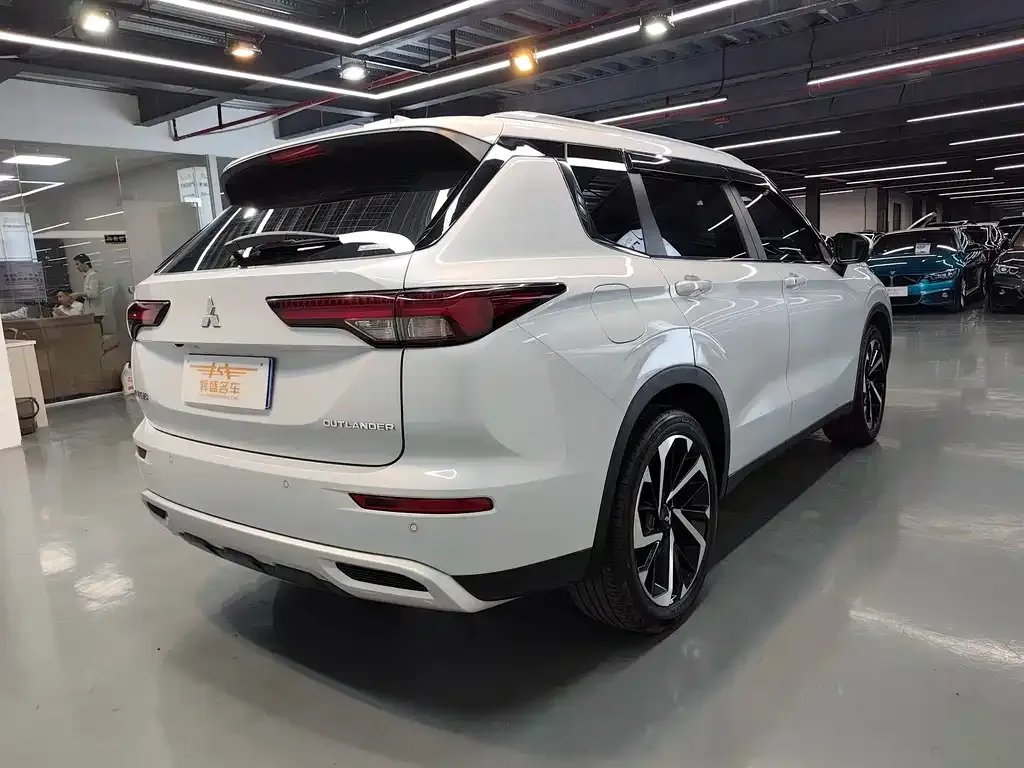 Mitsubishi Outlander 2023 из CN, фото 6