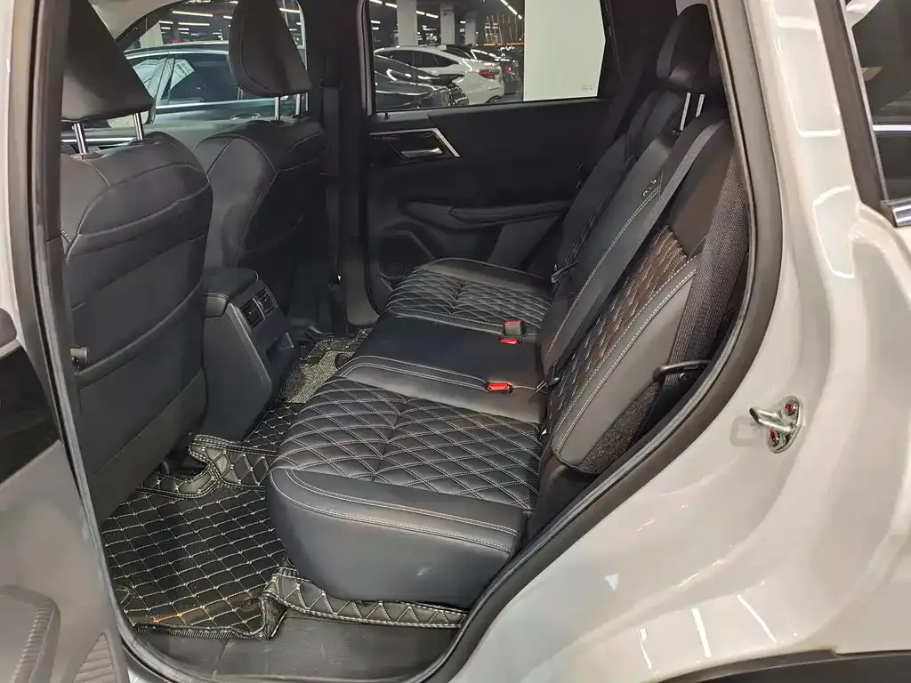Mitsubishi Outlander 2023 из CN, фото 8