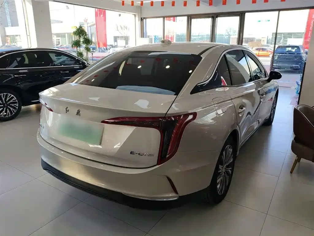 Hongqi E-QM5 — фото 4