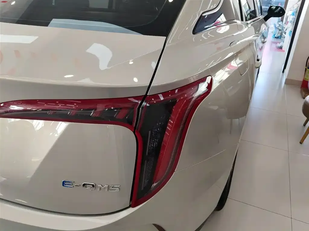 Hongqi E-QM5 — фото 6