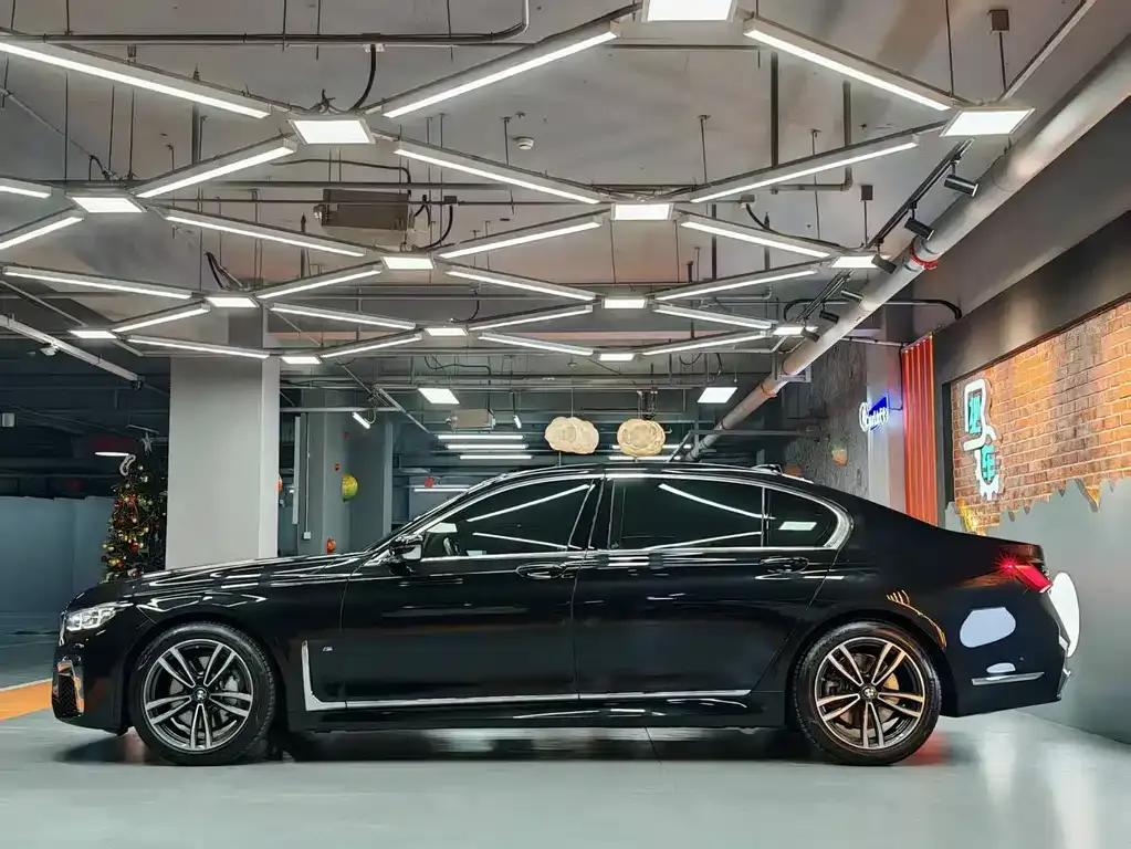 BMW 7 Series 2021 из CN, фото 9