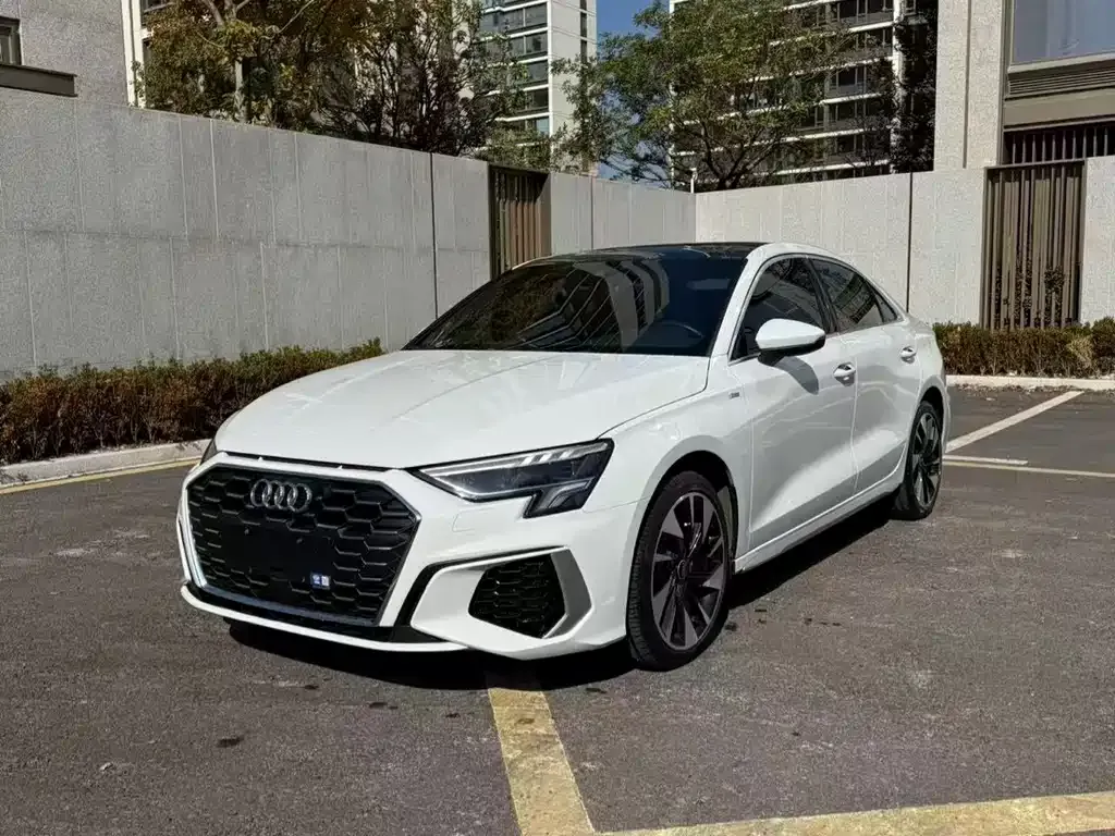 Audi A3 — фото 1