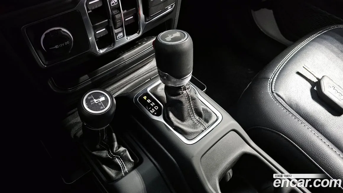 Jeep Wrangler — фото 10