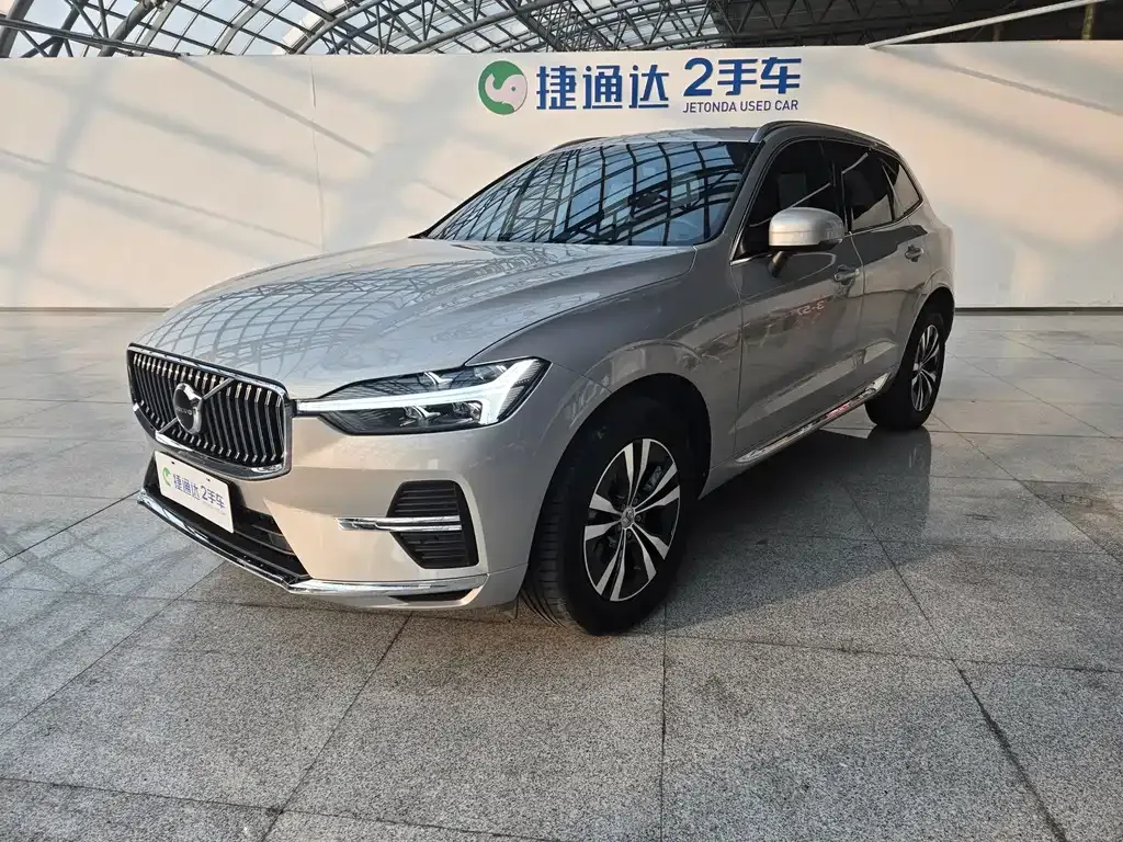 Volvo XC60 — фото 1