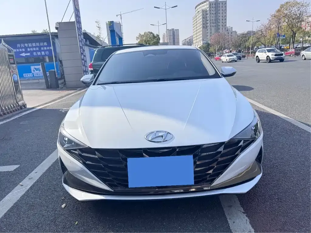 Hyundai Elantra — фото 2