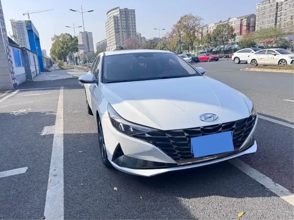 Hyundai Elantra — фото 6