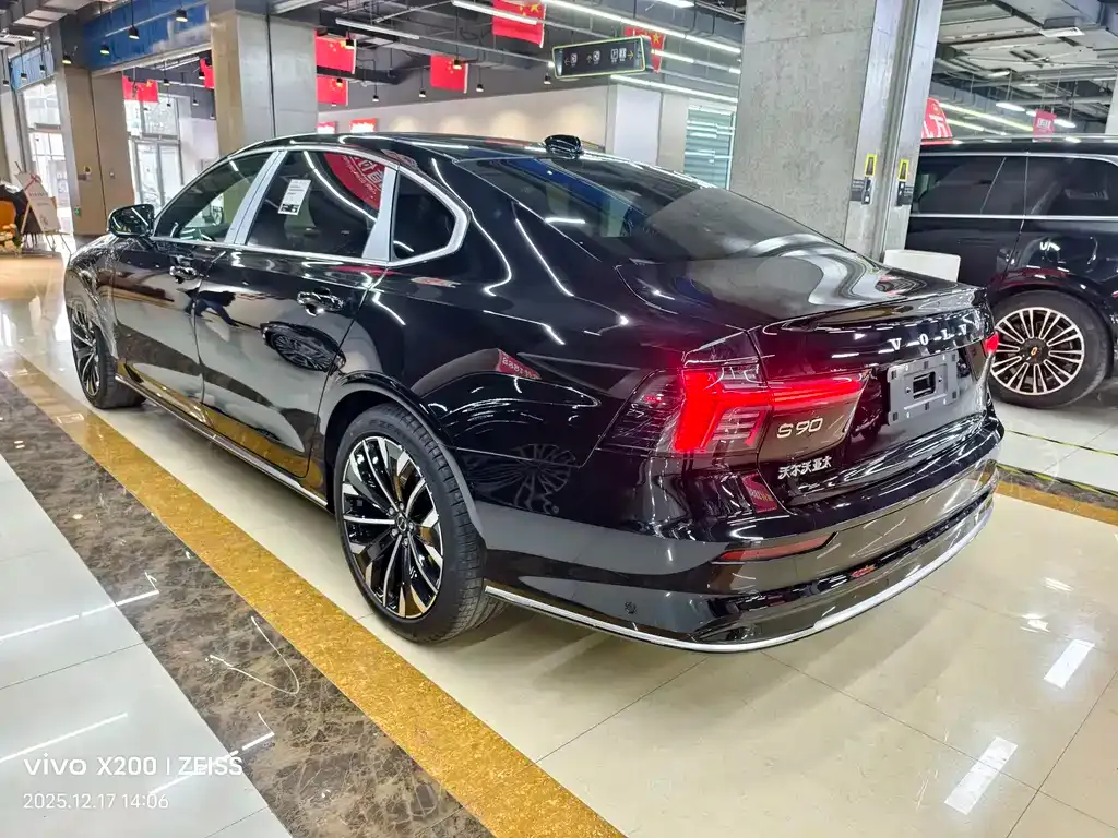 Volvo S90 — фото 10