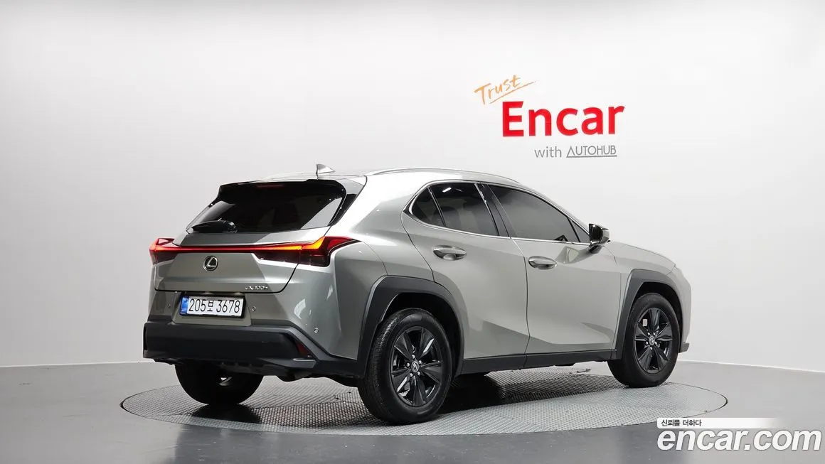 Lexus UX 2026 из KR, фото 2