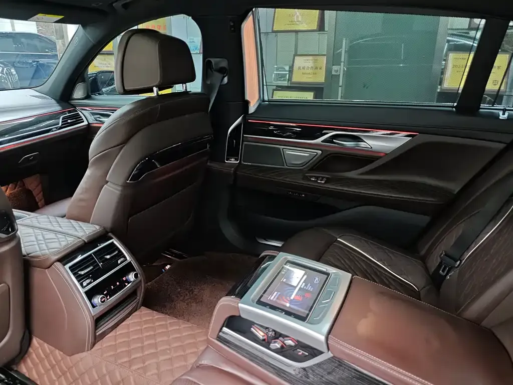 BMW 7 Series 2022 из CN, фото 2