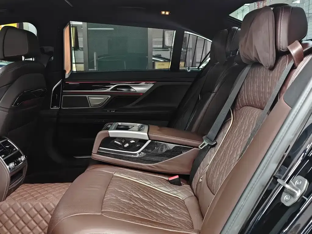BMW 7 Series 2022 из CN, фото 10