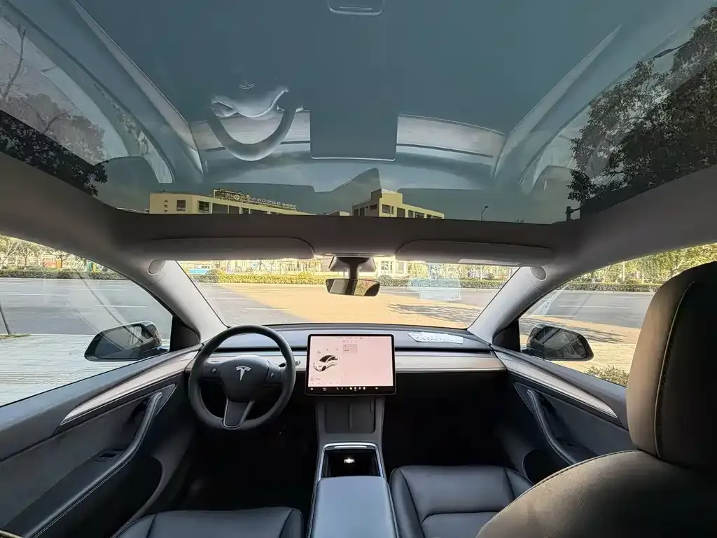 Tesla Model Y — фото 7