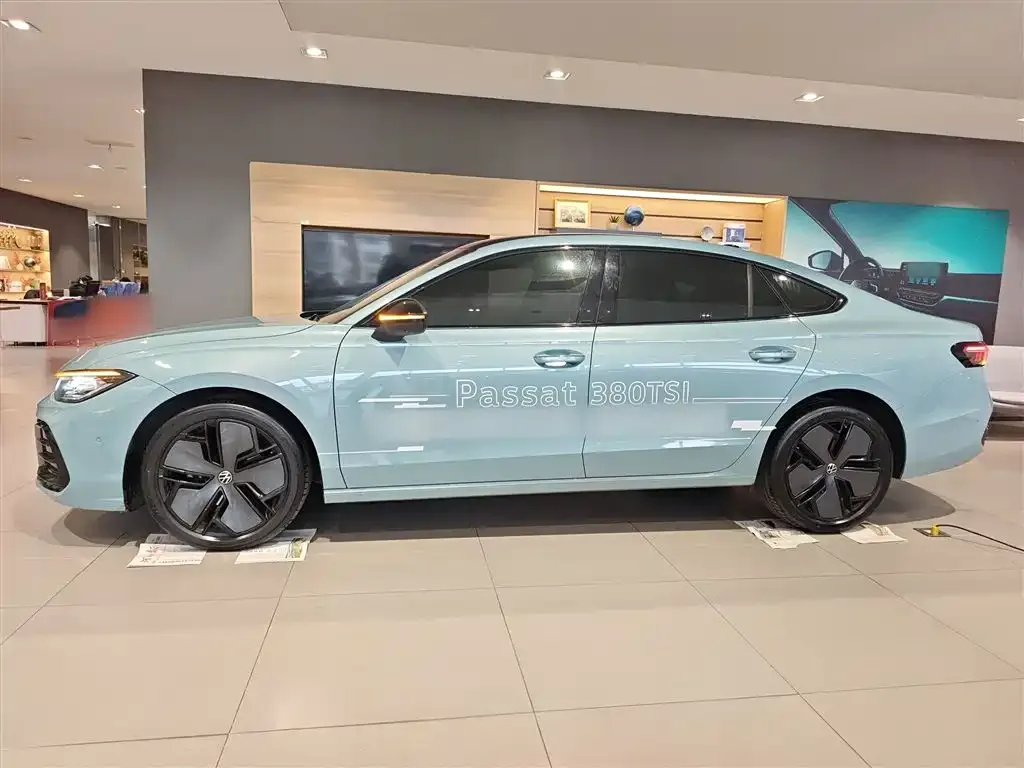 Volkswagen Passat — фото 10