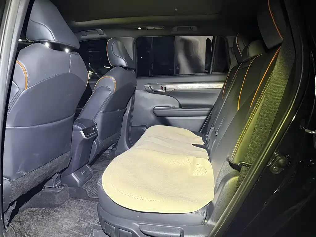 Toyota Crown Kluger 2025 из CN, фото 4
