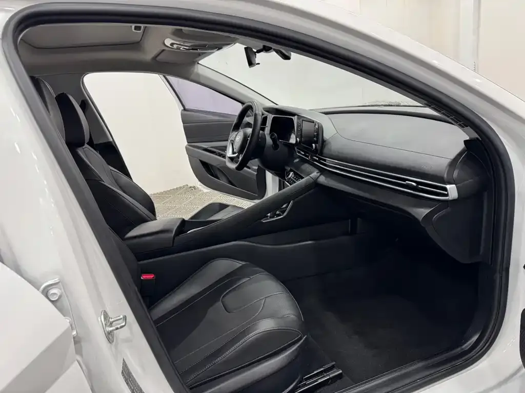 Hyundai Elantra 2022 из CN, фото 2