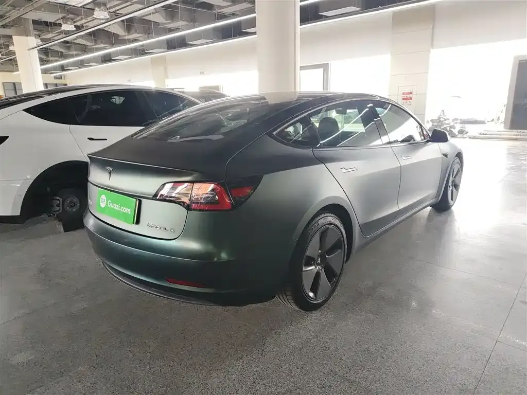 Tesla Model 3 — фото 7