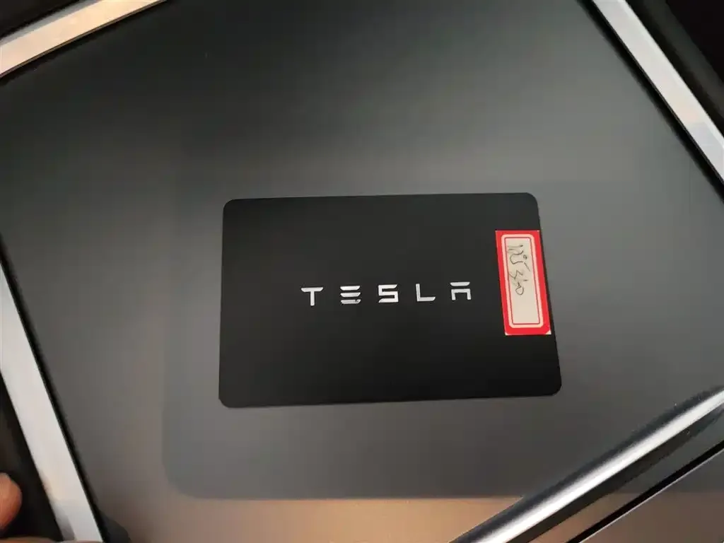Tesla Model 3 — фото 9