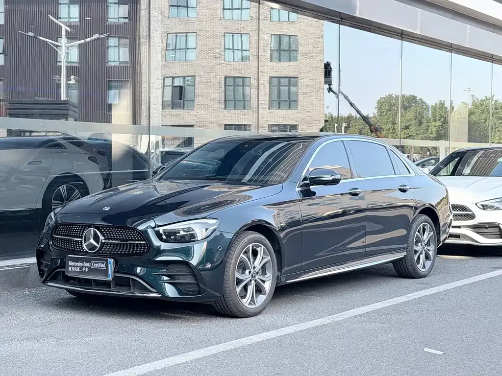 Mercedes-Benz E-Class — фото 1