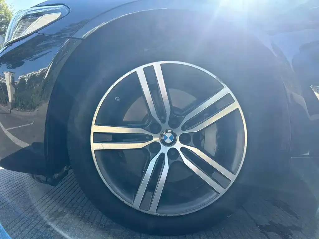 BMW 5 Series — фото 4