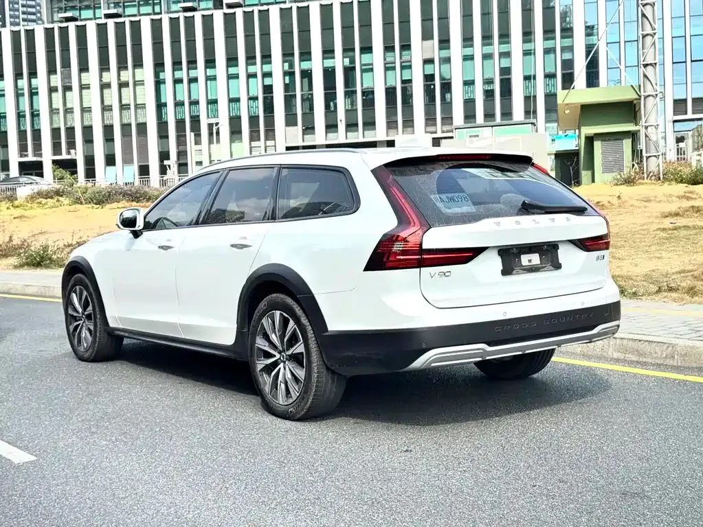 Volvo V90 2023 из CN, фото 5
