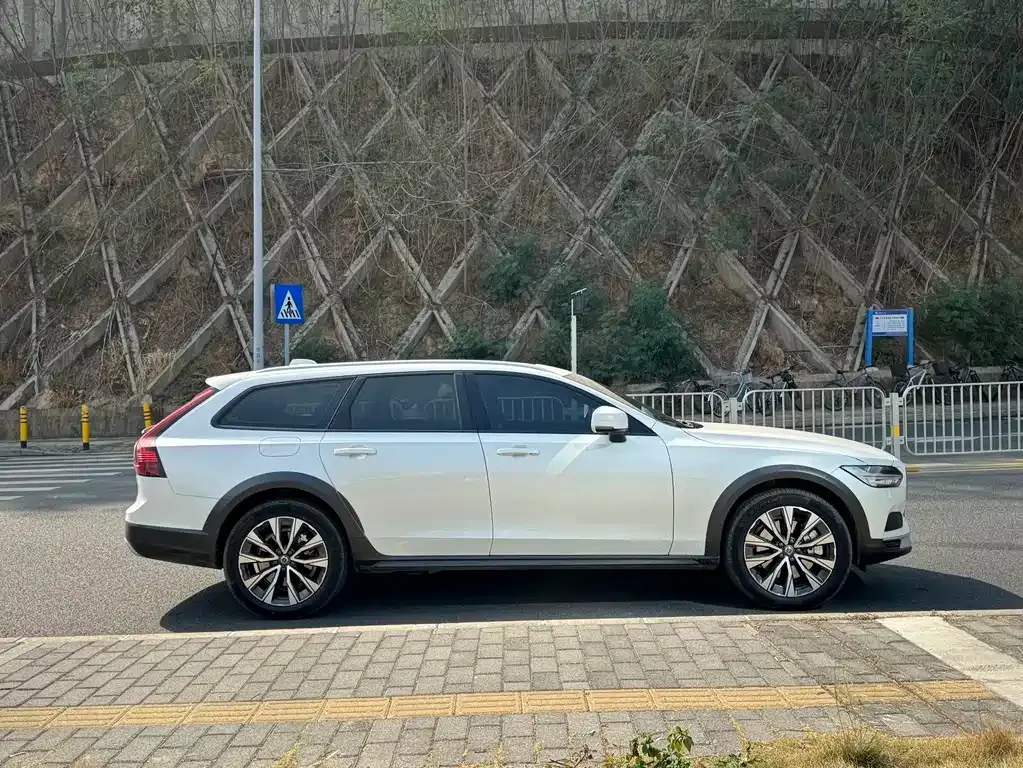 Volvo V90 2023 из CN, фото 8