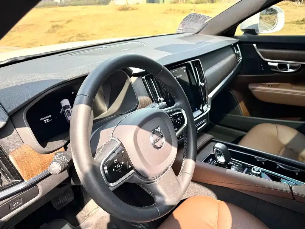 Volvo V90 2023 из CN, фото 2