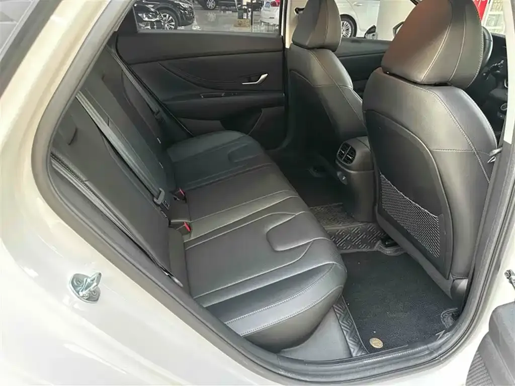 Hyundai Elantra 2024 из CN, фото 4