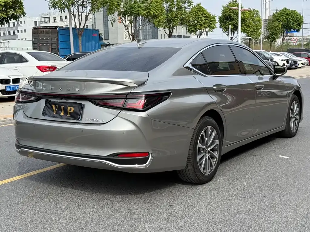 Lexus ES — фото 9