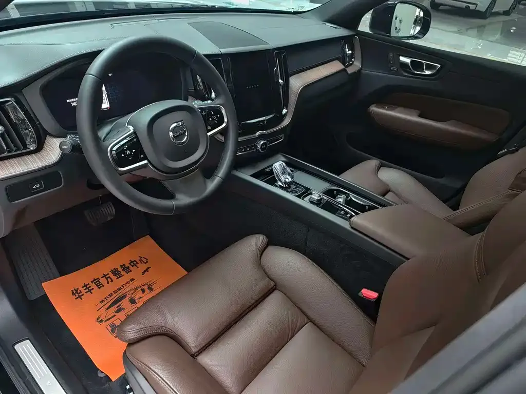 Volvo XC60 2024 из CN, фото 6