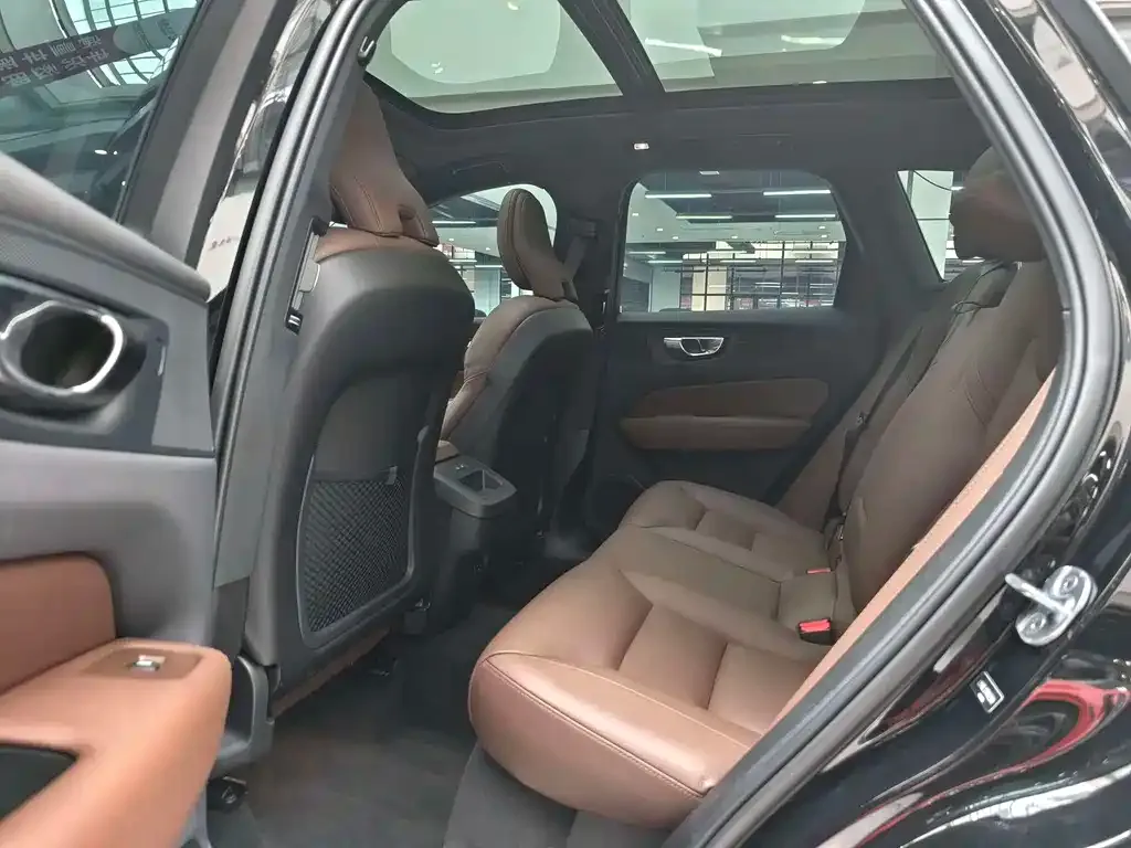 Volvo XC60 2024 из CN, фото 5