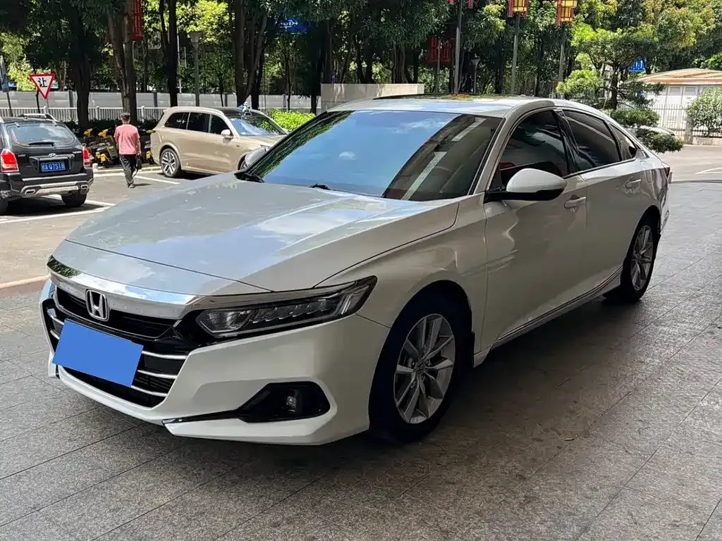 Honda Accord — фото 1