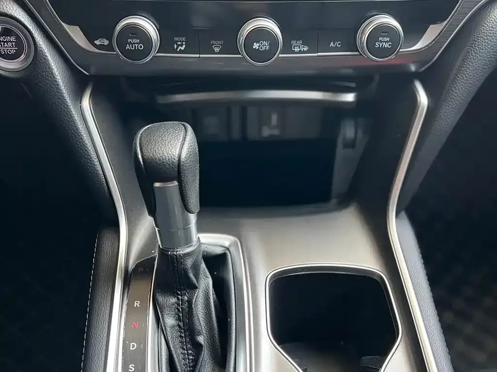 Honda Accord — фото 6