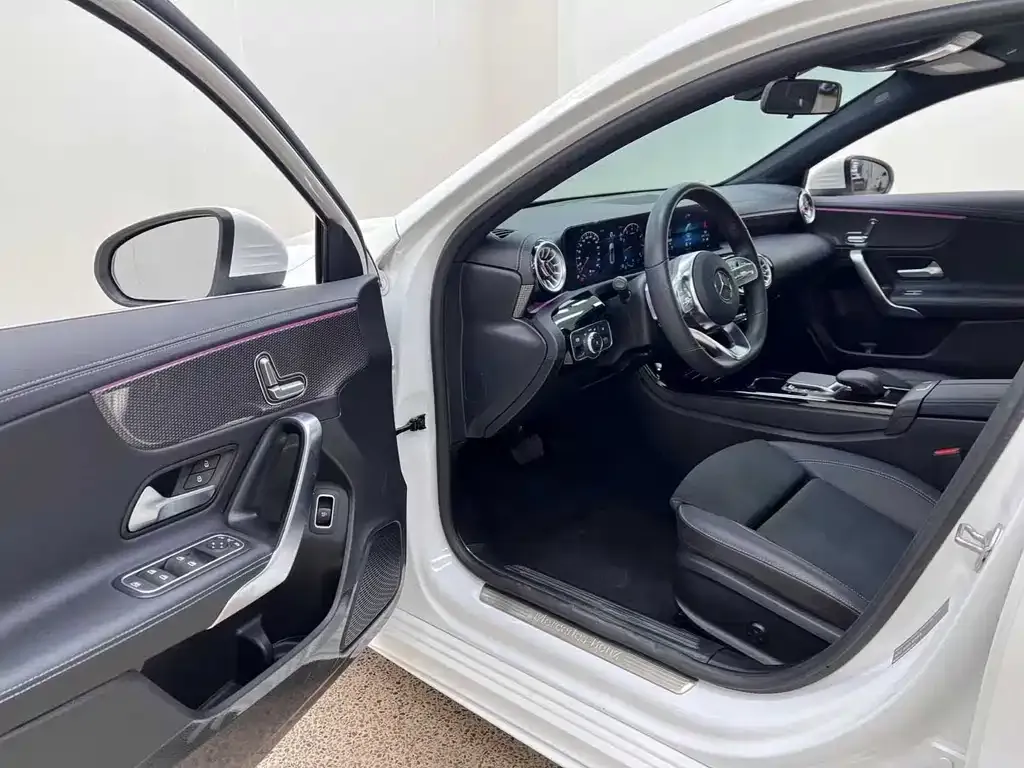 Mercedes-Benz A-Class 2023 из CN, фото 9