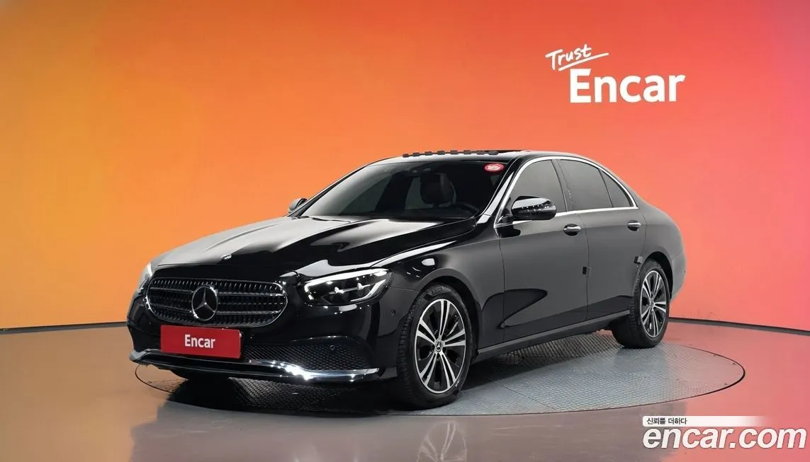 Mercedes-Benz E-Class — фото 1